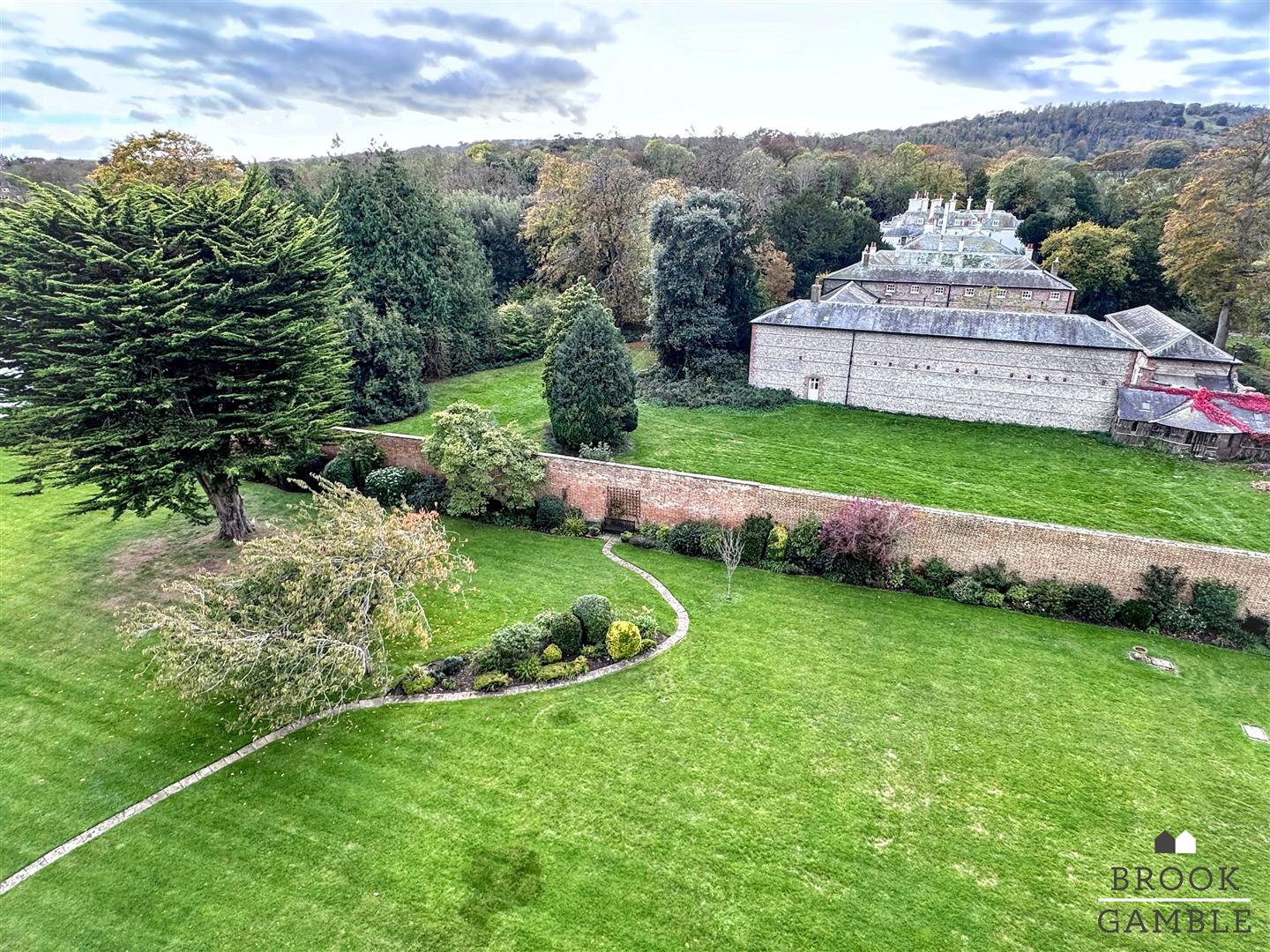 2 Bedroom Flat - Purpose Built. Compton Place Road in Eastbourne,  15